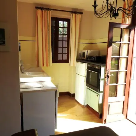 Maison Lumineuse Et Charmante A Avec Piscine Partagee *