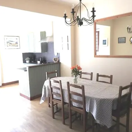 Maison Lumineuse Et Charmante A Avec Piscine Partagee Ferienhaus Carlucet