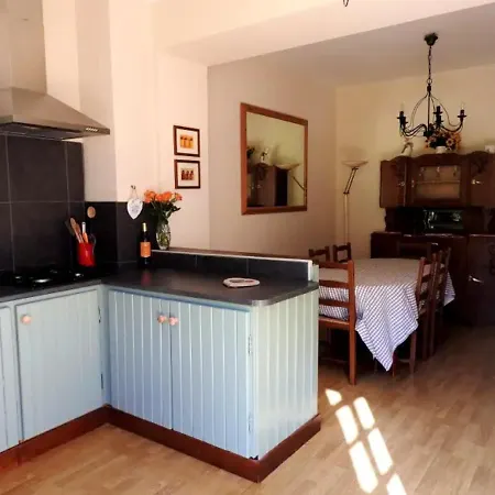 Maison Lumineuse Et Charmante A Avec Piscine Partagee