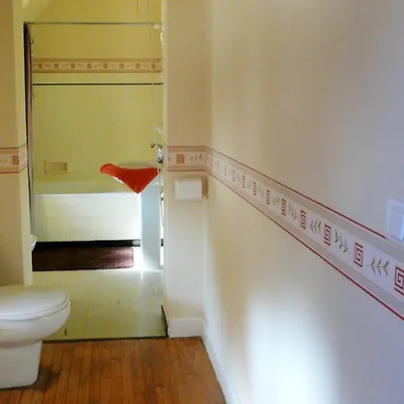 Maison Lumineuse Et Charmante A Avec Piscine Partagee *